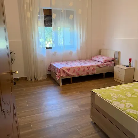 Villa Privata Vicina Al Mare Per Vacanze Di Gruppo - Gjiri I Lalezit